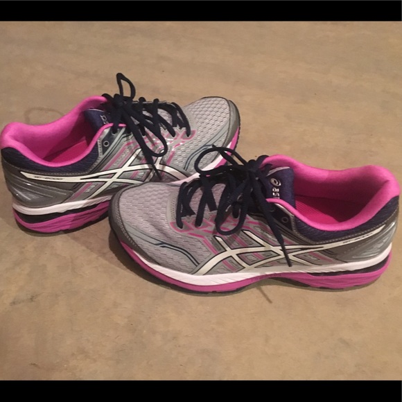 Asics Shoes - ASICS GT-2000 5 Perfect condition!